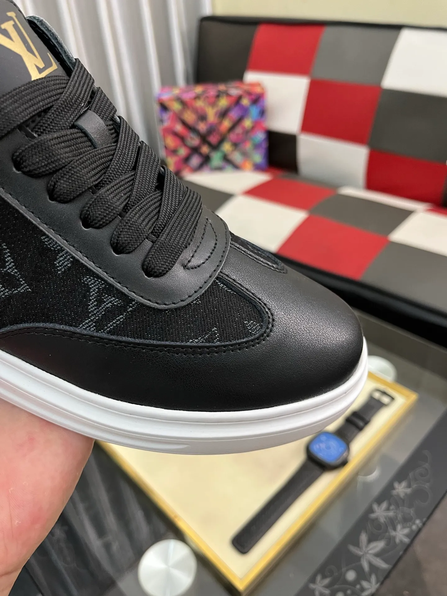 Men's shoes 💰540⌚️⌚️ Louis vuitton/LV Louis Vuitton 》Original quality.~ Unique modern style sneakers. 🏃A must-have casual shoe for trendy men😍😍 Original brand imported from Italy, imported original leather, sheep lining (refuses to discolor and grind feet) Sole: Original sole provided by the original factory, French lazy style design ⚠️Fit to the feet, original quality, super comfortable original sole. Code number: 38-445️⃣Colors available